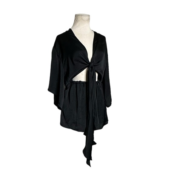 Stolen Hearts black flare sleeves front tie romper size Large - Picture 6 of 11